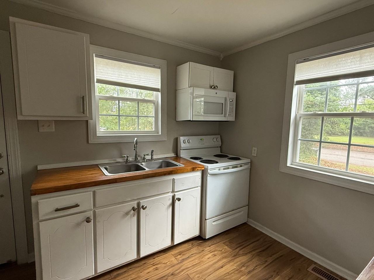 1903 Farrior Ave Se - Photo 4 of 10