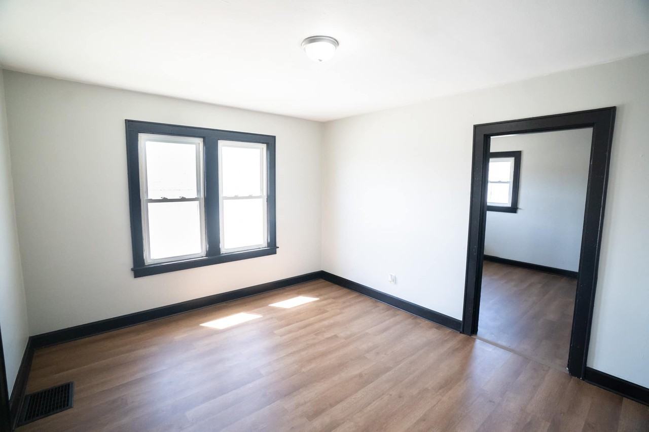 1144 Triplett St - Photo 3 of 12