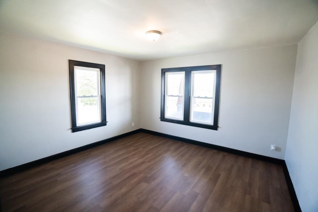 1144 Triplett St - Photo 7 of 12
