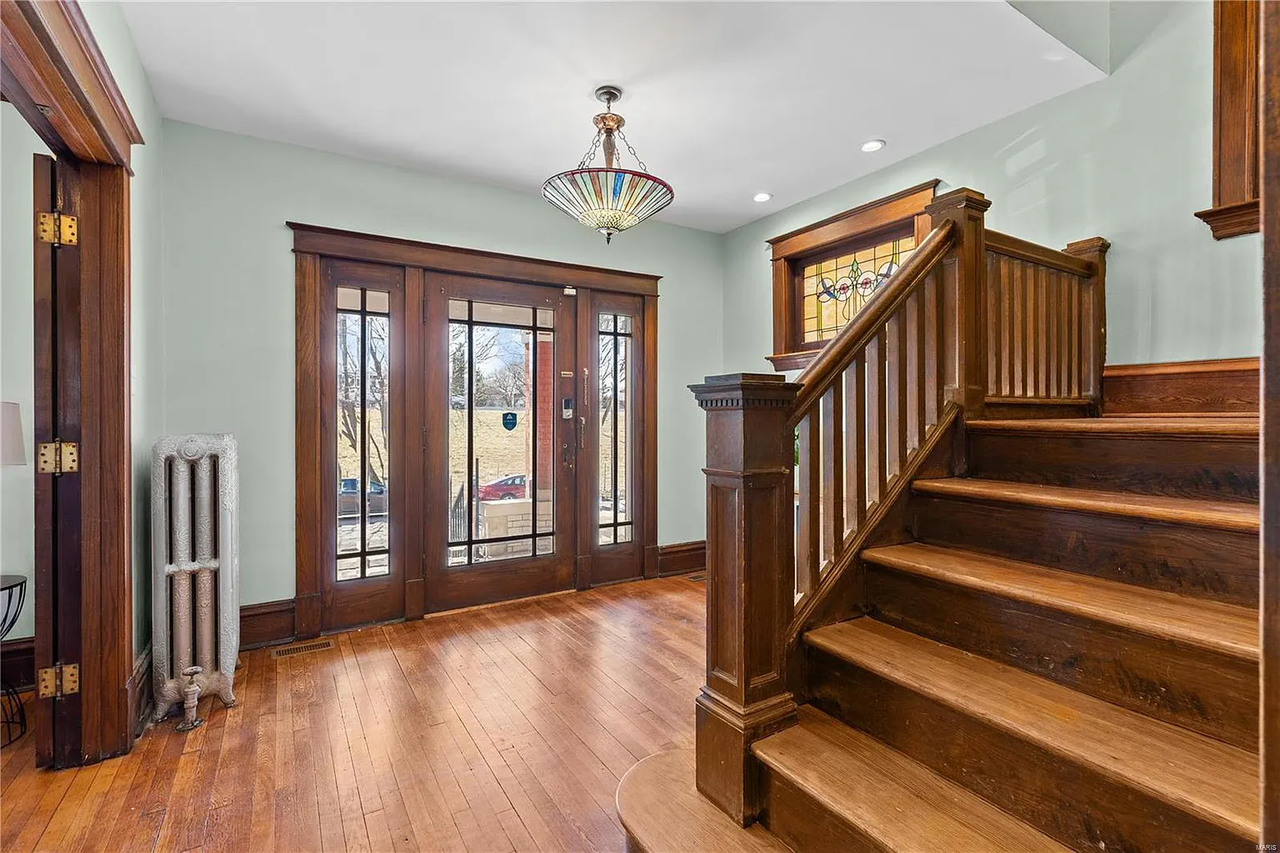 3831 Lafayette Ave - Photo 2 of 17