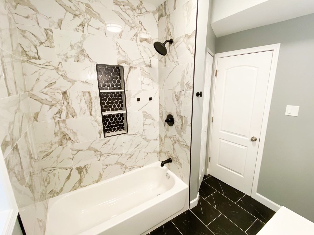 7815 S Kingston Ave #3 - Photo 4 of 17