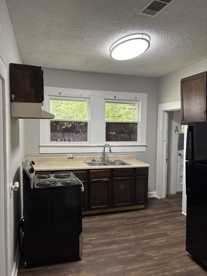 2233 E 4th St - Photo 4 of 13