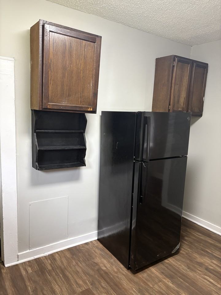 2233 E 4th St - Photo 5 of 13