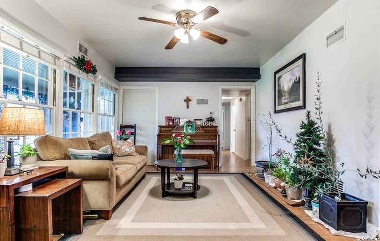 511 Exeter Rd - Photo 4 of 17