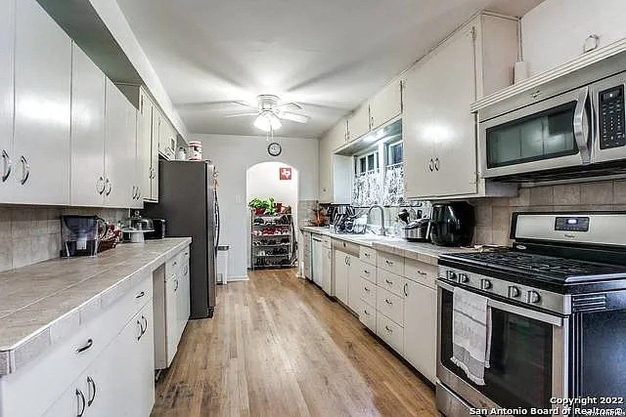 511 Exeter Rd - Photo 5 of 17