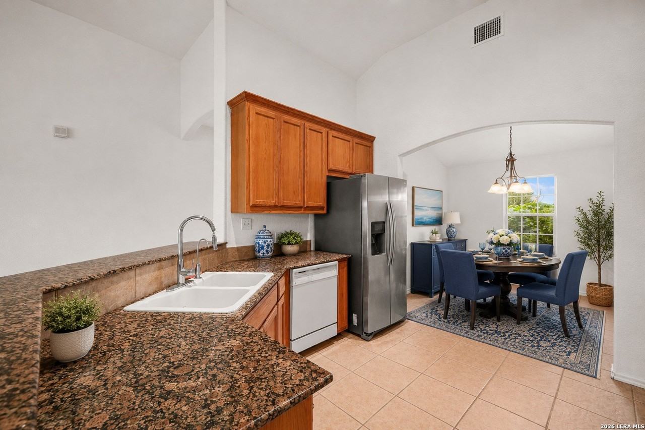 725 Cimarron Sq - Photo 7 of 37