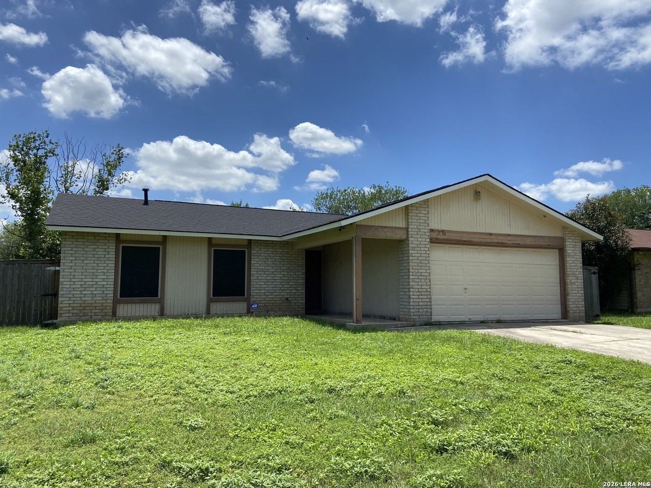 2306 Frontier Trl - Photo 2 of 19
