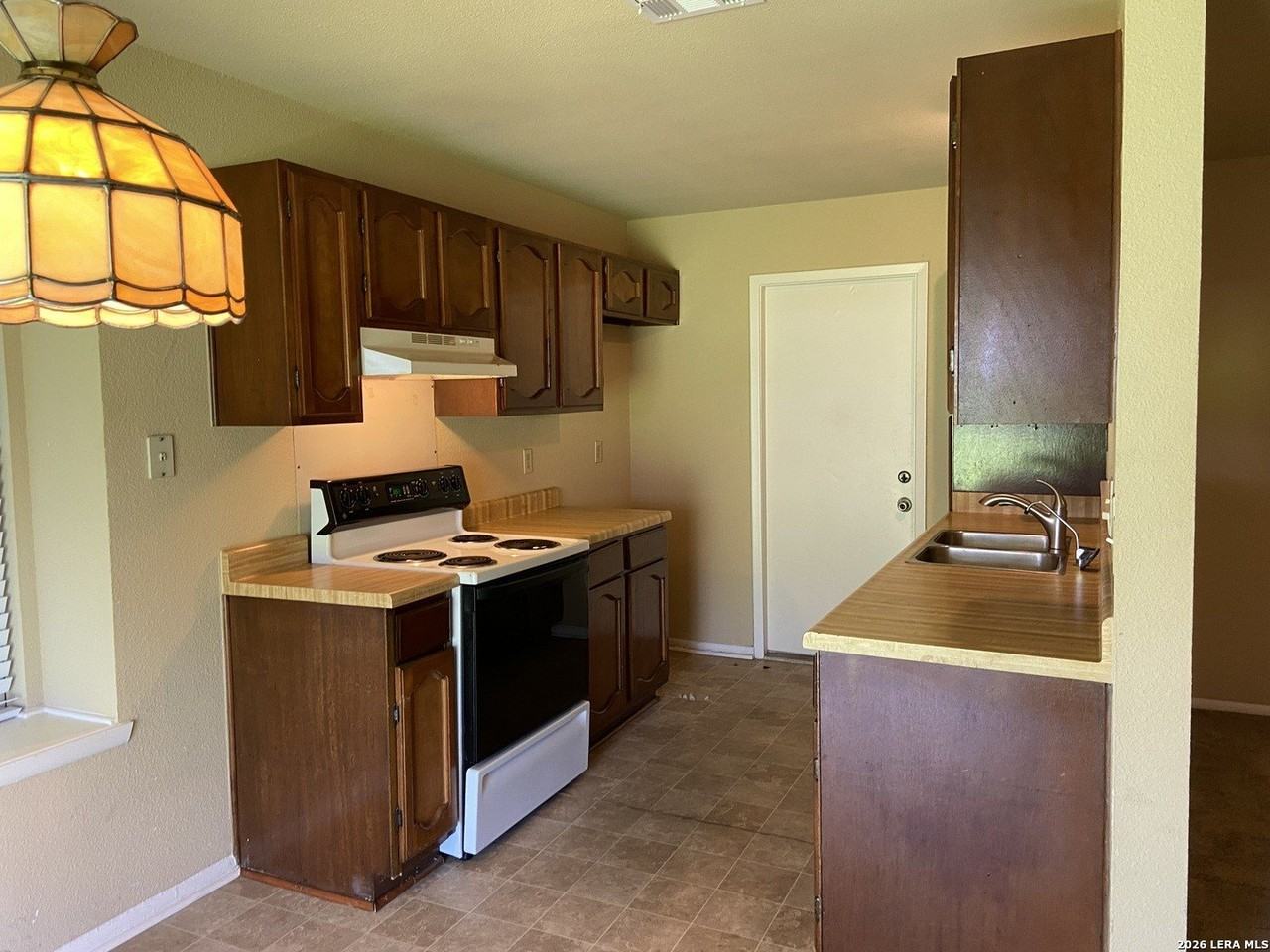 2306 Frontier Trl - Photo 7 of 19