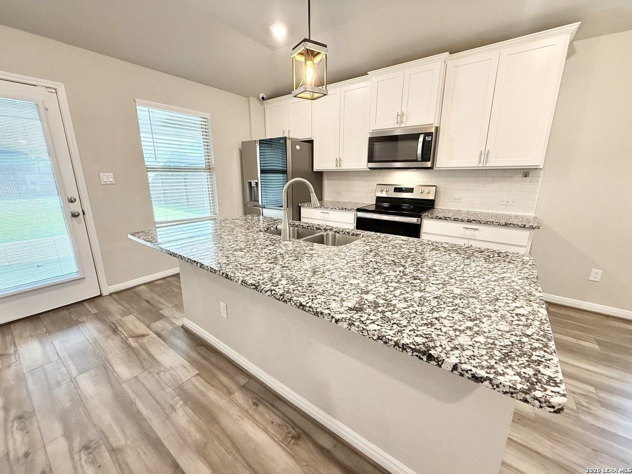3009 Hess Blvd - Photo 4 of 28
