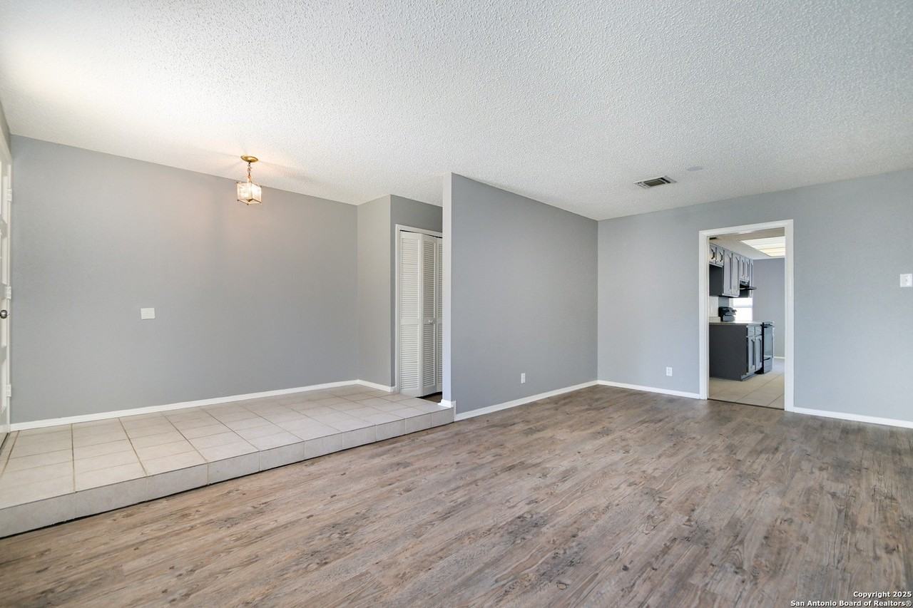 7414 Elderberry St - Photo 2 of 24