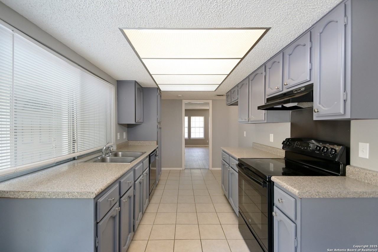 7414 Elderberry St - Photo 4 of 24