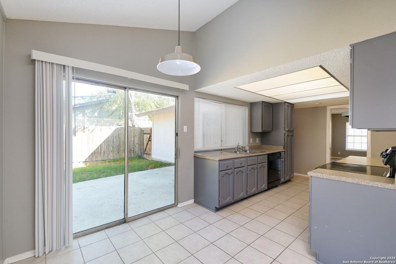7414 Elderberry St - Photo 5 of 24