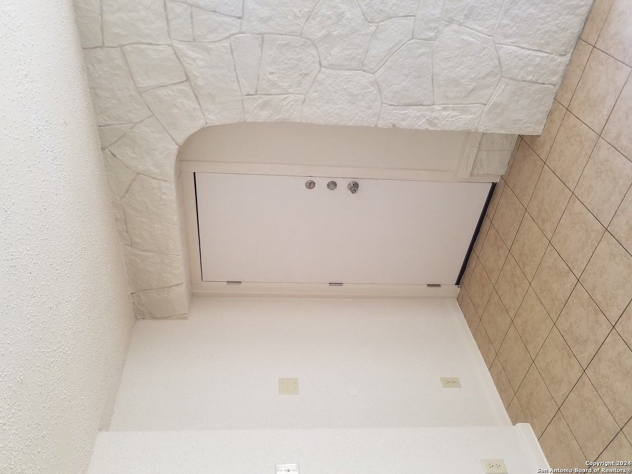 600 Monticello Ct #3 - Photo 2 of 19