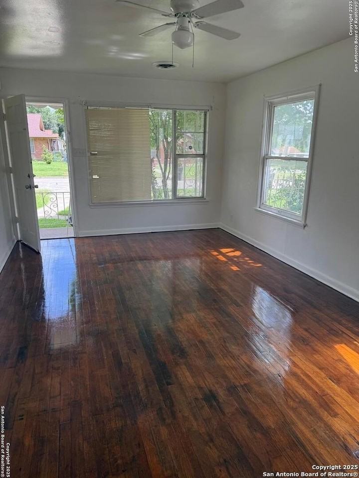 1940 Schley Ave - Photo 2 of 13