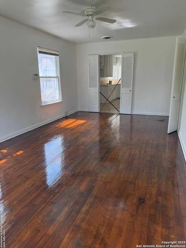 1940 Schley Ave - Photo 3 of 13