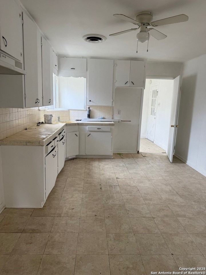 1940 Schley Ave - Photo 4 of 13