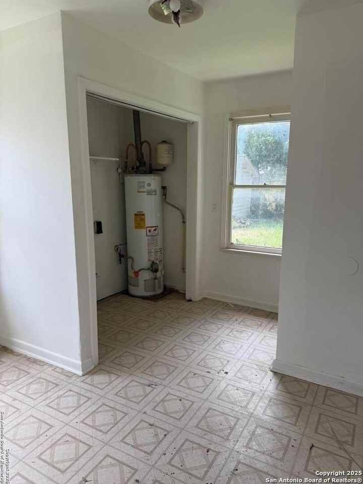 1940 Schley Ave - Photo 6 of 13