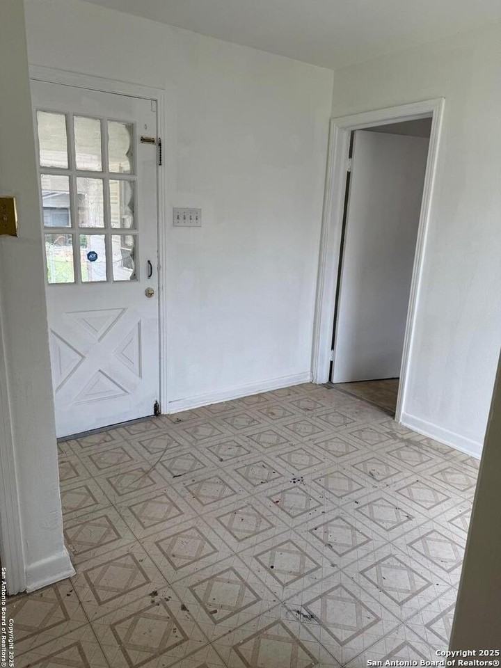 1940 Schley Ave - Photo 7 of 13