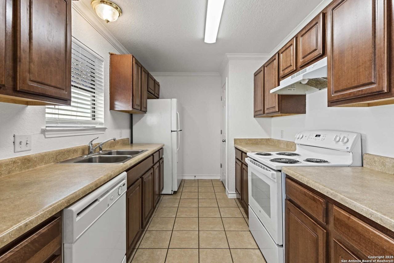 11511 Creek Eagle - Photo 3 of 32
