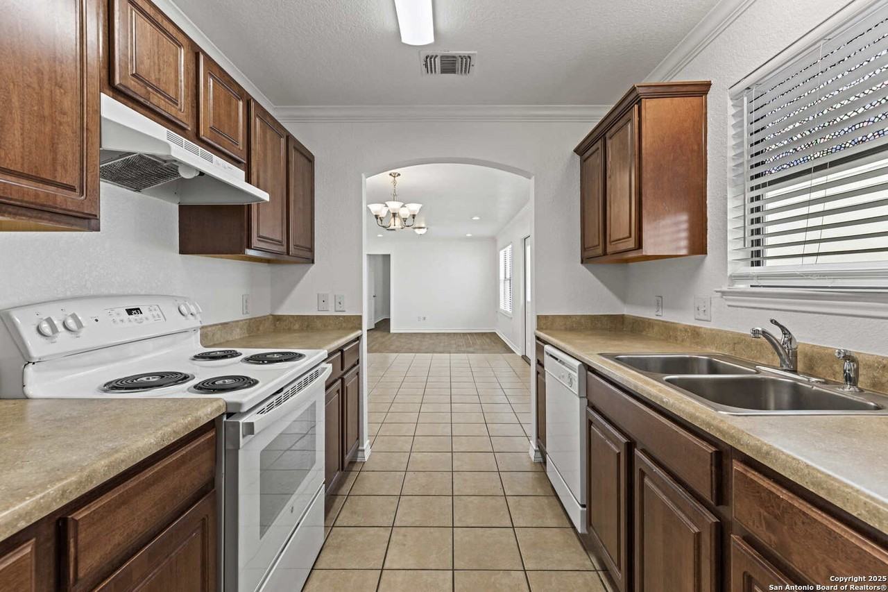 11511 Creek Eagle - Photo 4 of 32
