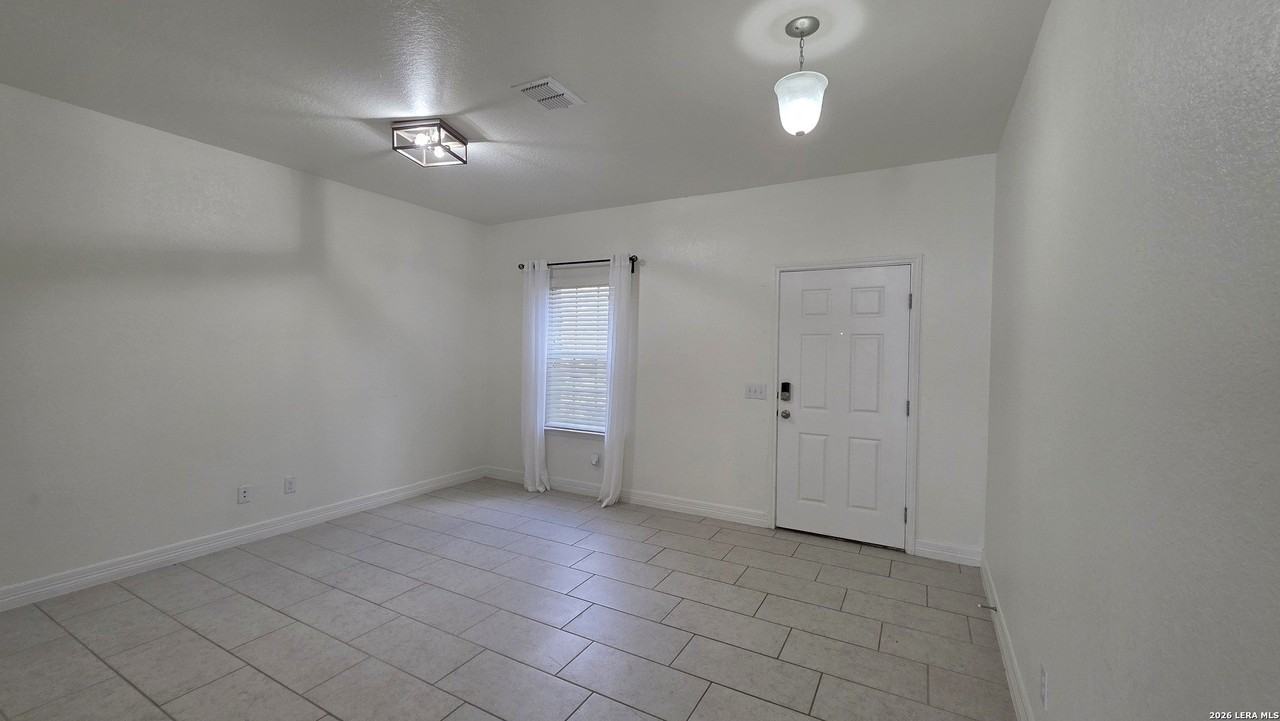 4902 Eagle Valley St - Photo 4 of 24