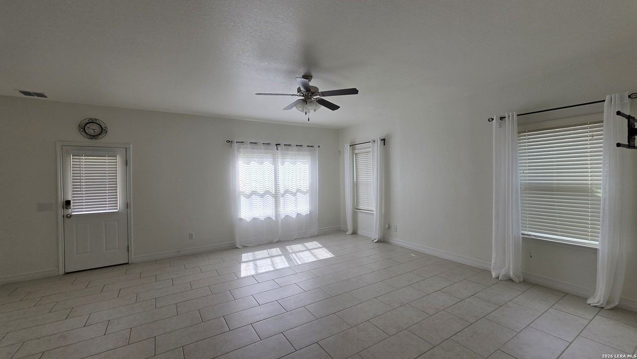 4902 Eagle Valley St - Photo 6 of 24