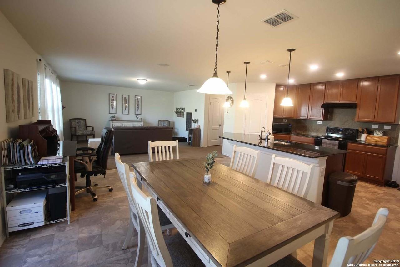 1407 Blue Jay Ct - Photo 4 of 25
