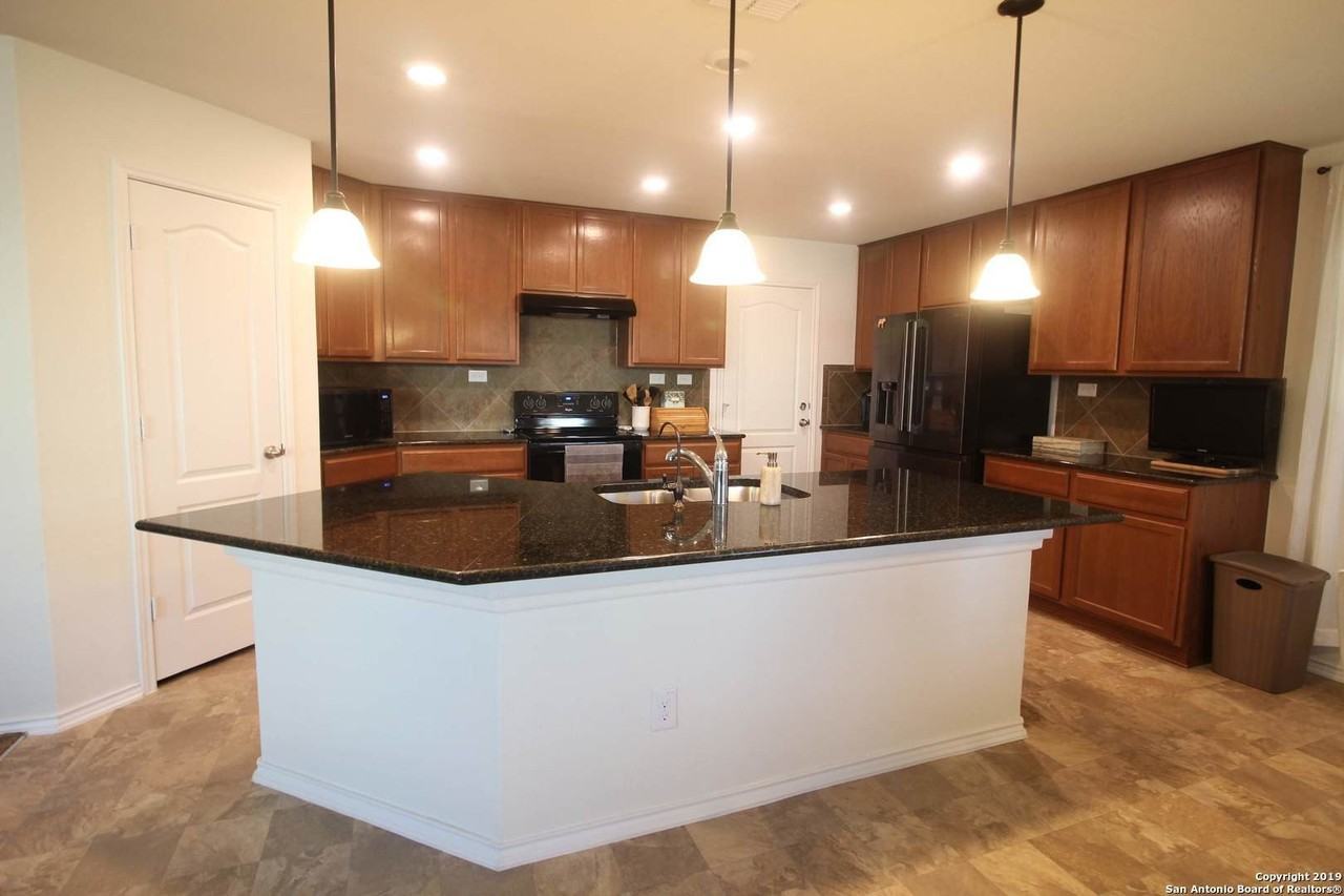 1407 Blue Jay Ct - Photo 5 of 25