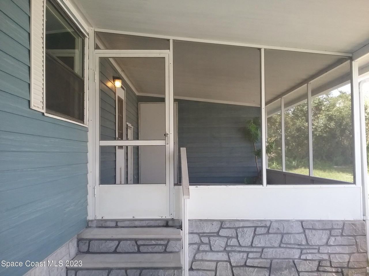 1609 Ridge Dr - Photo 5 of 30