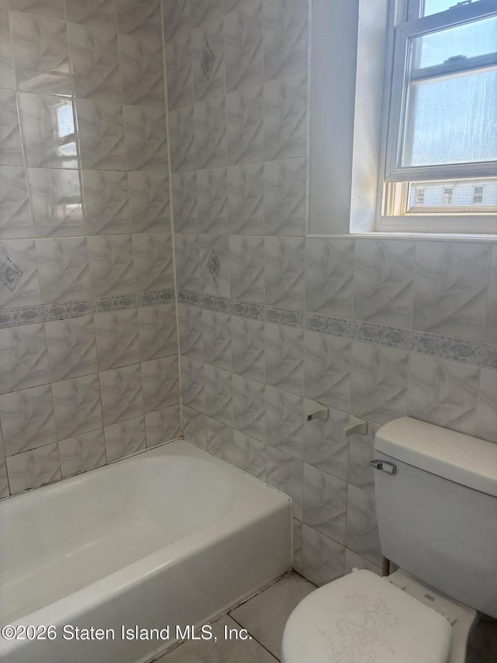 1294 Forest Ave - Photo 2 of 4
