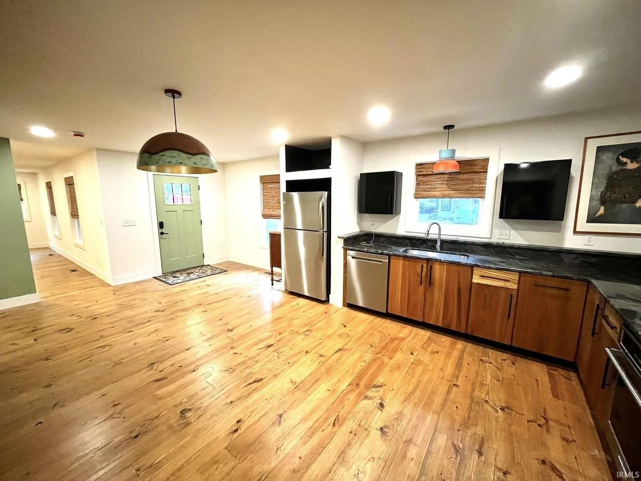 623 Monroe St - Photo 5 of 30