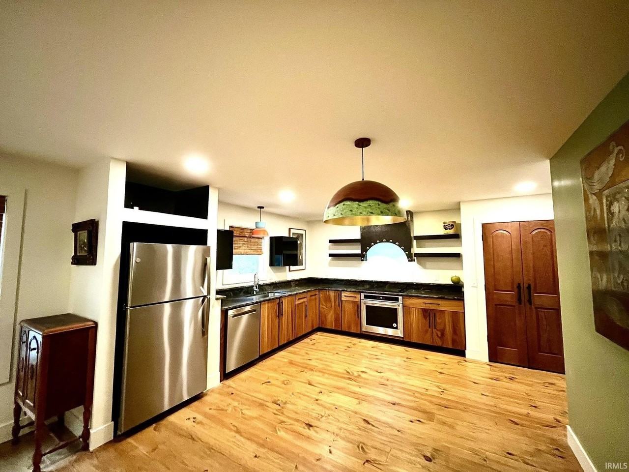 623 Monroe St - Photo 7 of 30