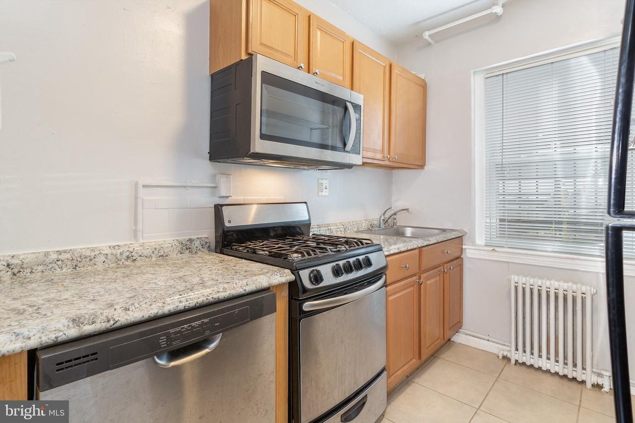 2415 Ontario Rd Nw #102 - Photo 4 of 27