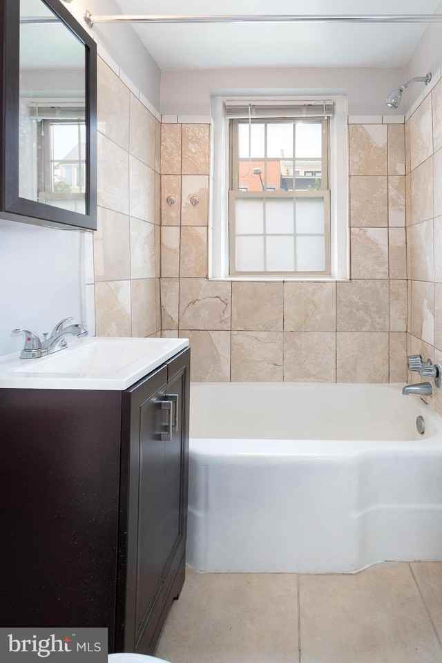 2415 Ontario Rd Nw #102 - Photo 7 of 27