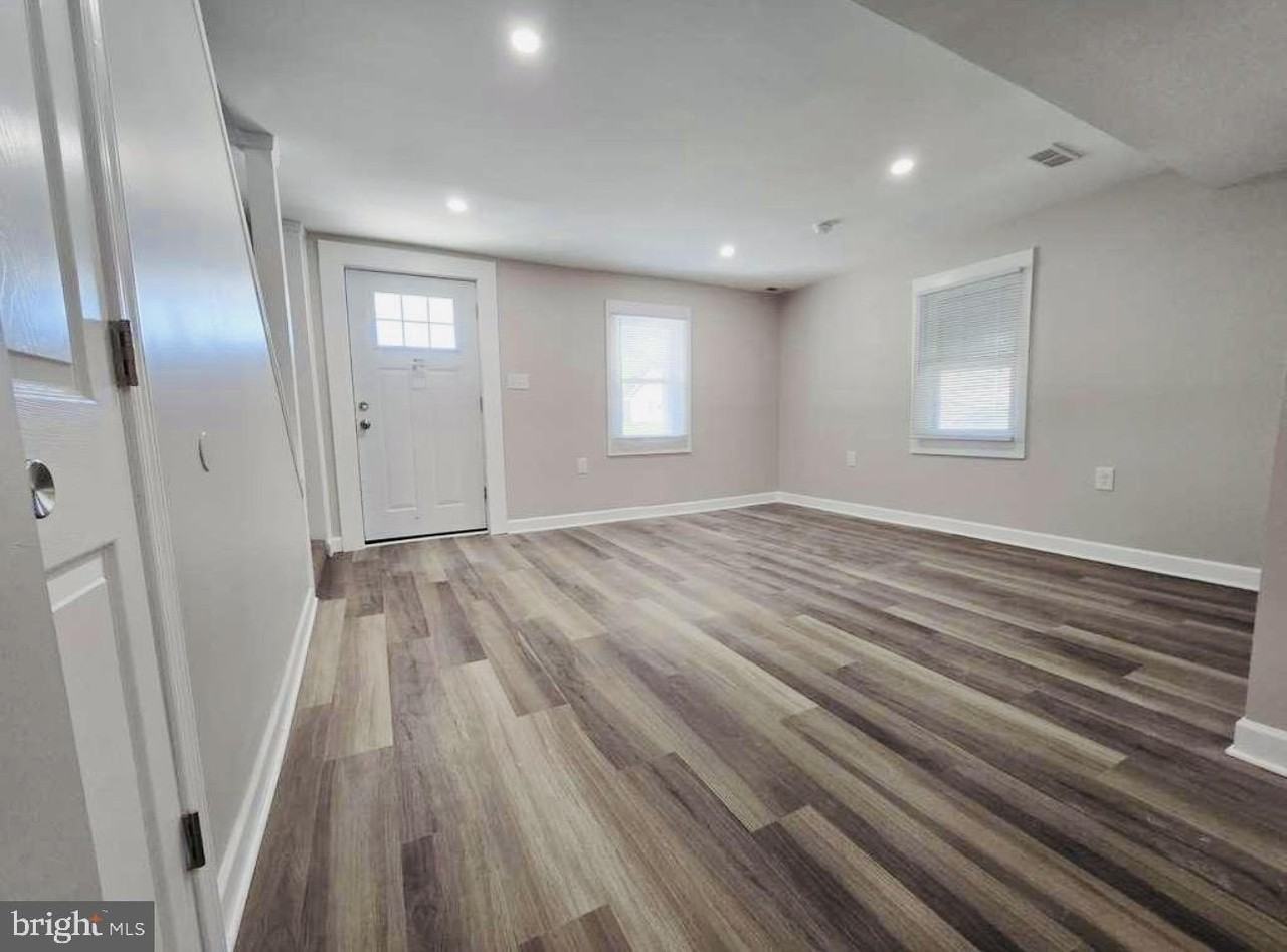 119 Mechanic St - Photo 4 of 22