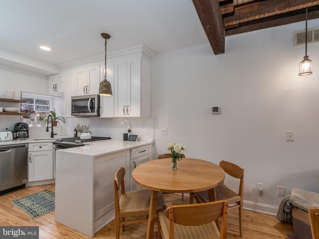 803 S Bond St - Photo 5 of 47