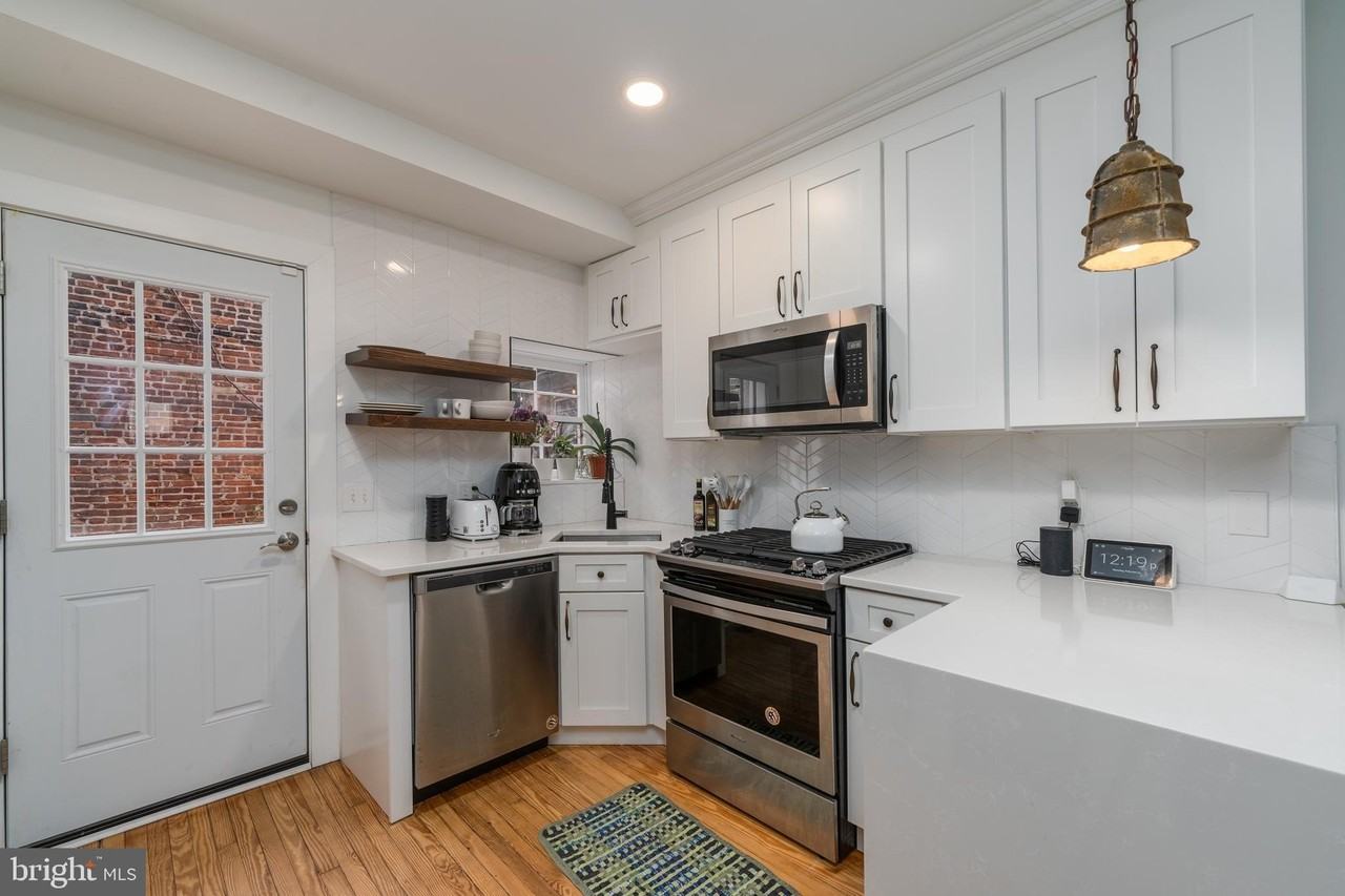803 S Bond St - Photo 7 of 47