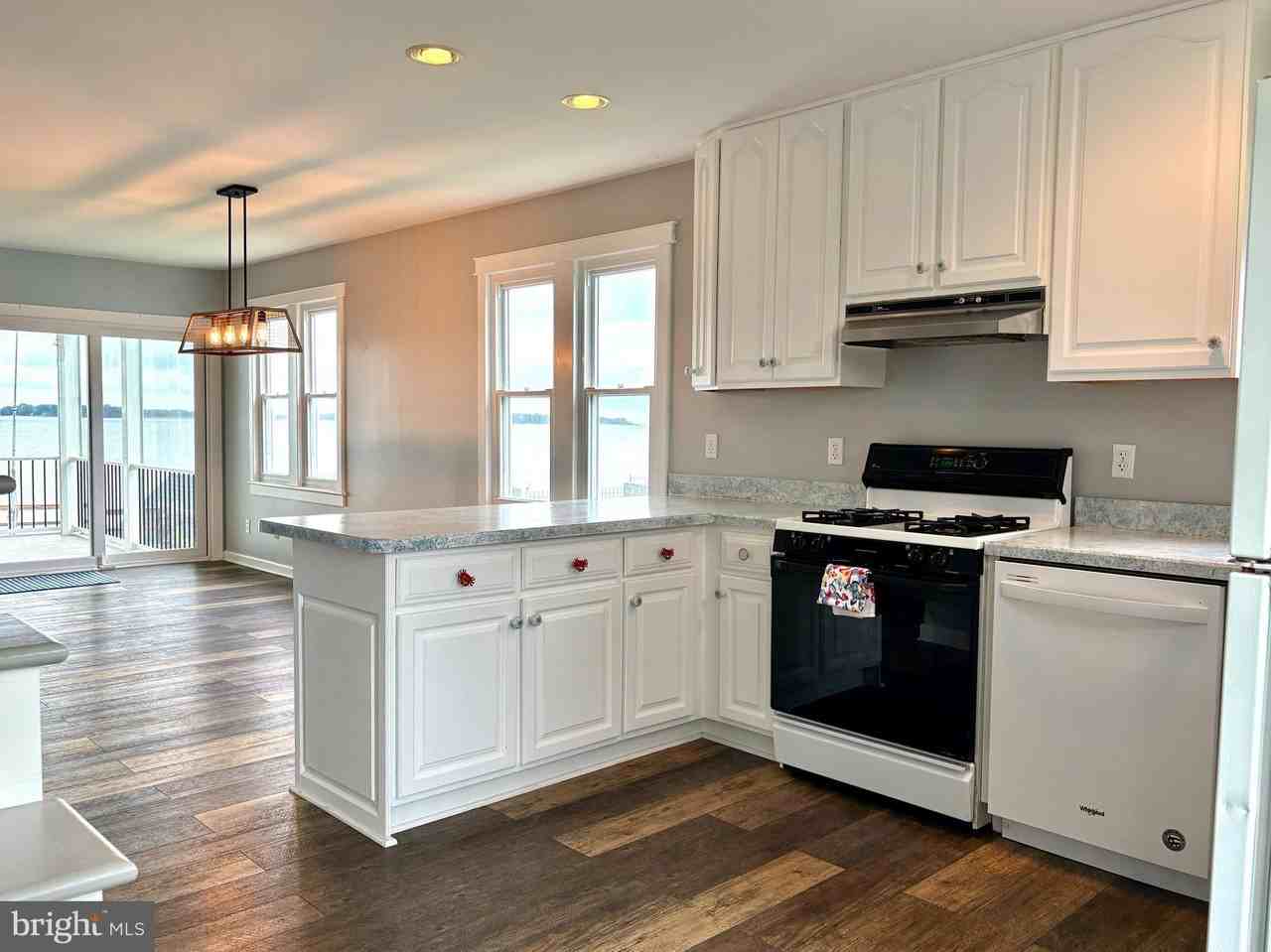 2513 Barrison Point Rd - Photo 6 of 43