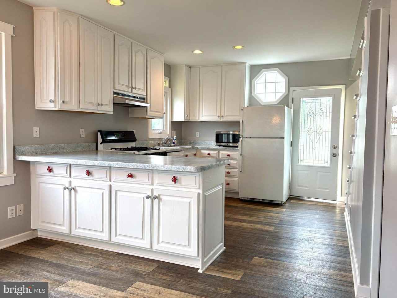 2513 Barrison Point Rd - Photo 7 of 43