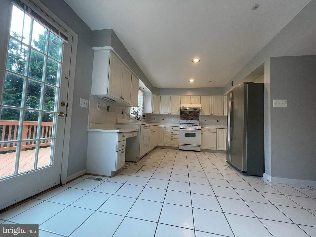 10136 Treble Ct - Photo 5 of 25