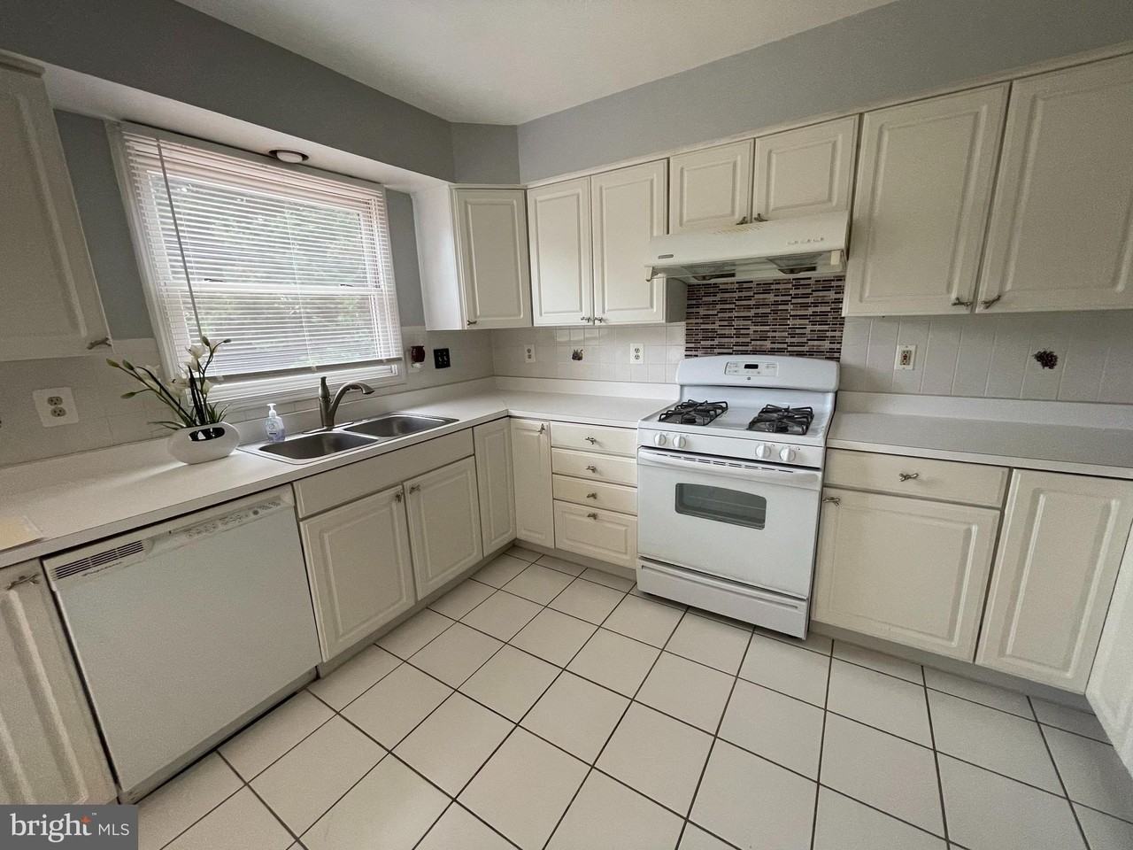 10136 Treble Ct - Photo 7 of 25
