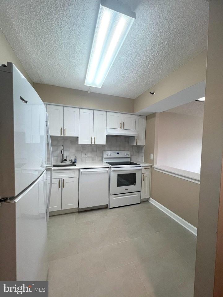 2921 N Leisure World Blvd #1-301 - Photo 3 of 18