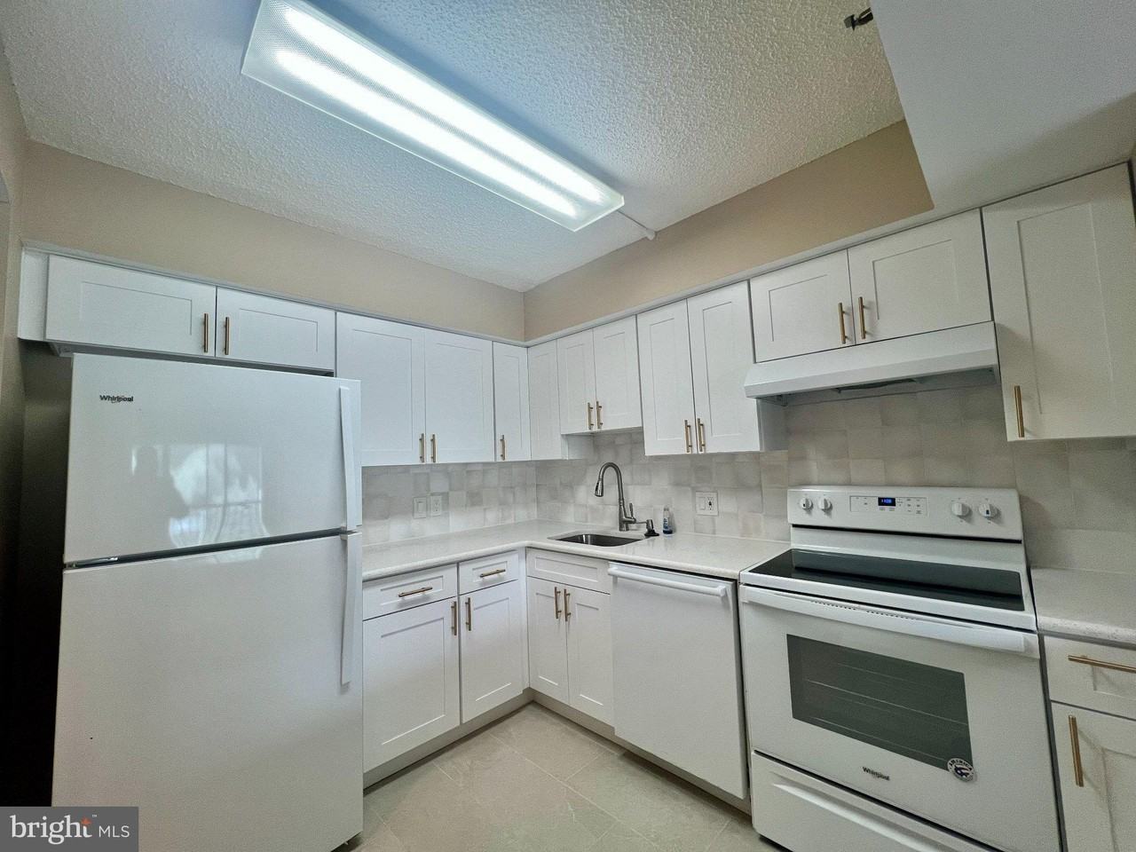 2921 N Leisure World Blvd #1-301 - Photo 4 of 18