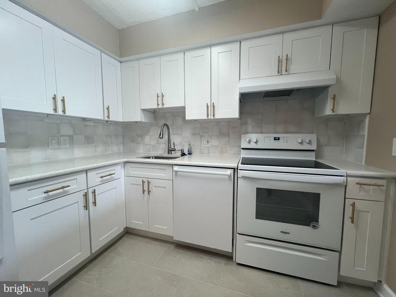 2921 N Leisure World Blvd #1-301 - Photo 5 of 18