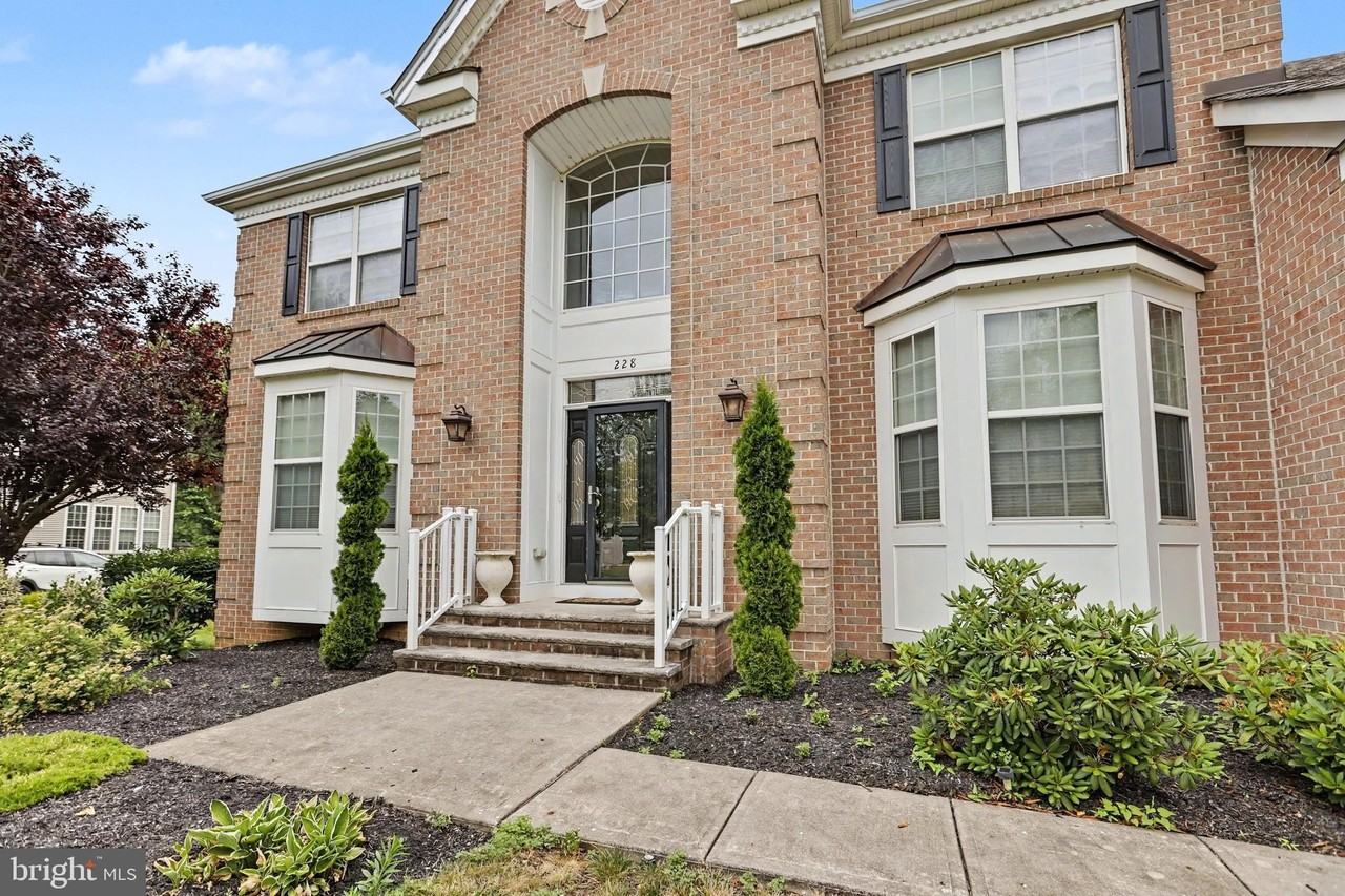 228 Leffler Cir - Photo 5 of 50