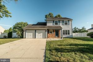 featured image of 10 Honey Locust Ln