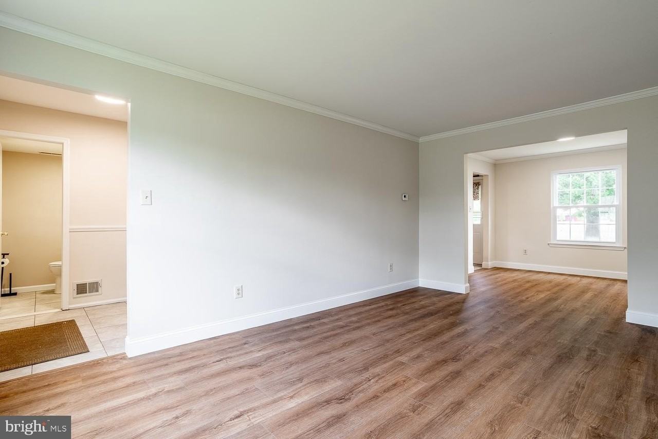 10 Honey Locust Ln - Photo 4 of 36