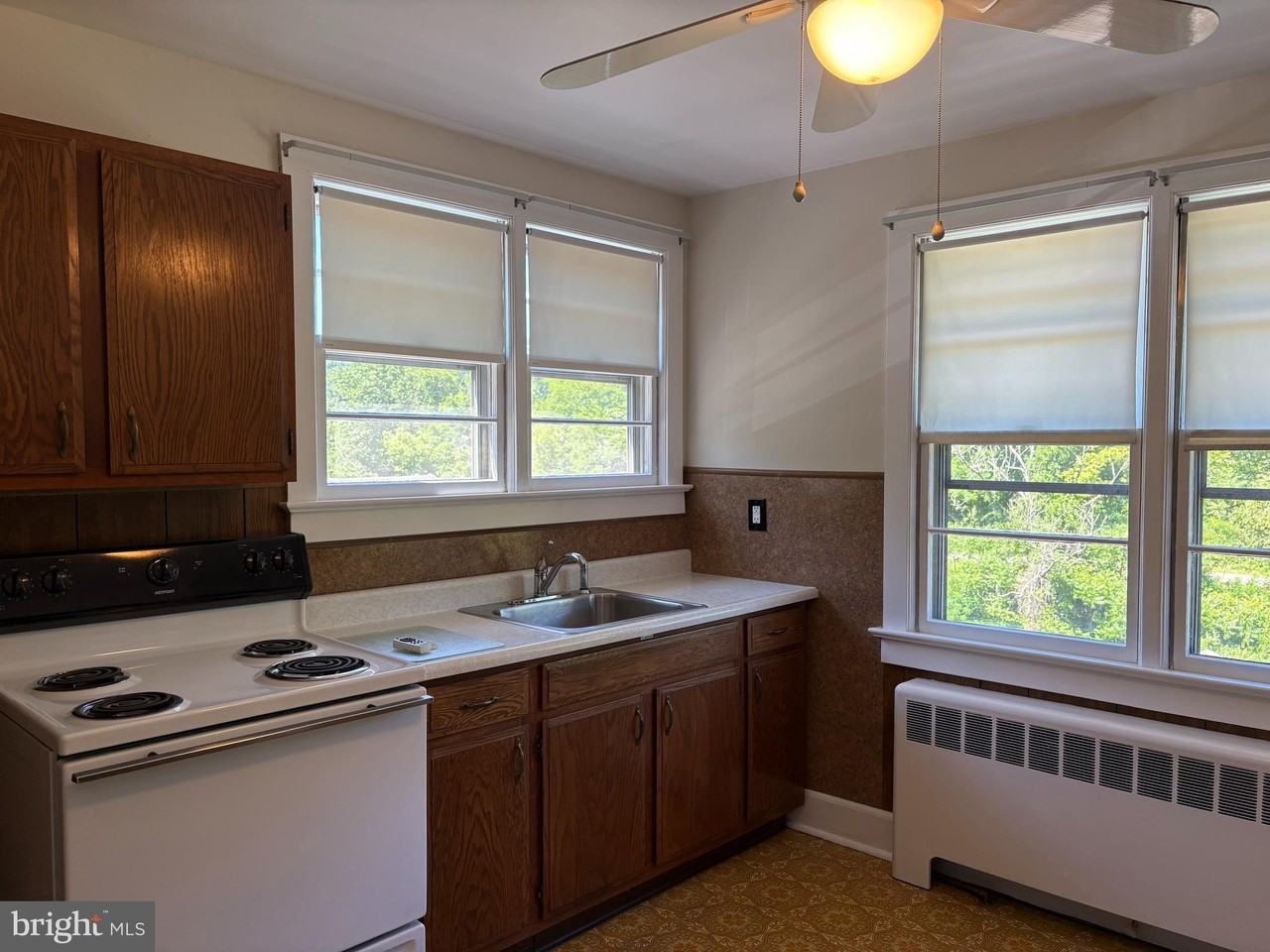 343 S Main St - Photo 7 of 15