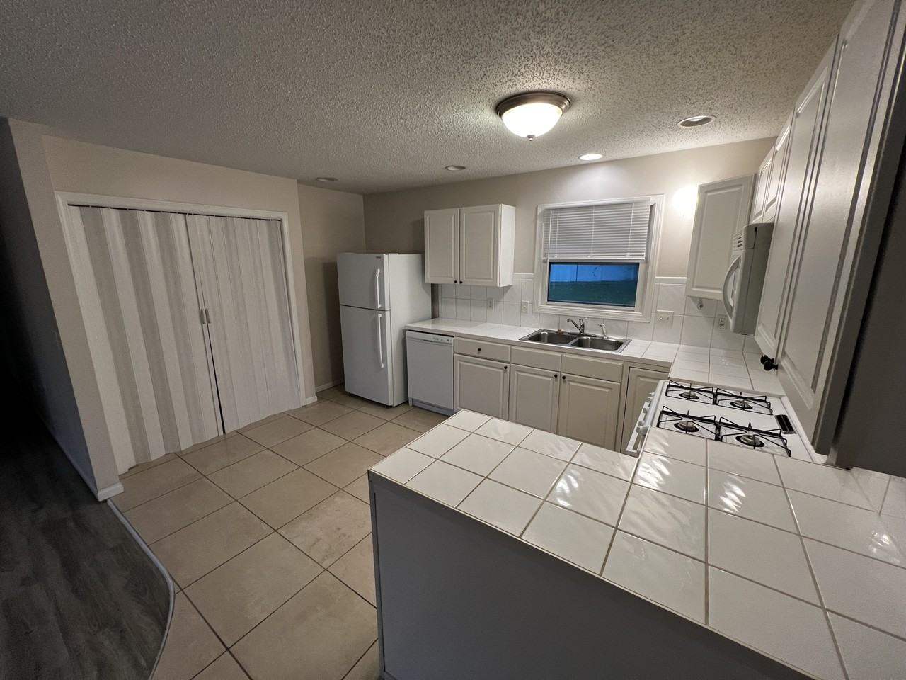 515 Valley View Dr #1 - Photo 3 of 24