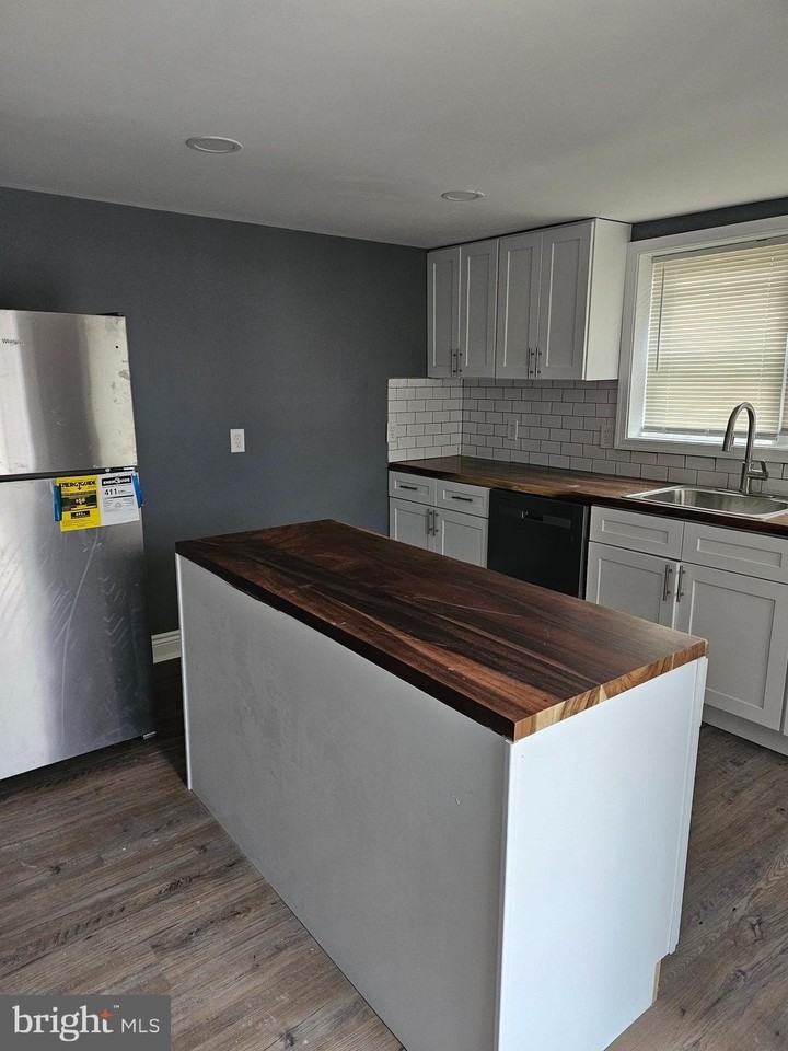 48 Old Lancaster Rd - Photo 2 of 20